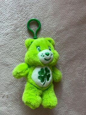 Green Plush Shamrock Bear Clip-On Keychain - Kids Toys